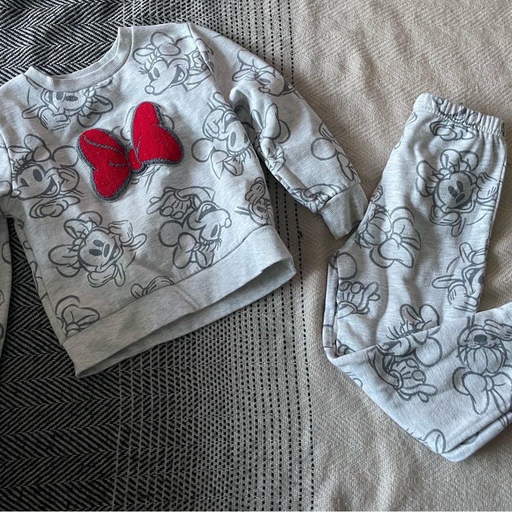Minnie Mouse Gray and Red Kids sweatsuit